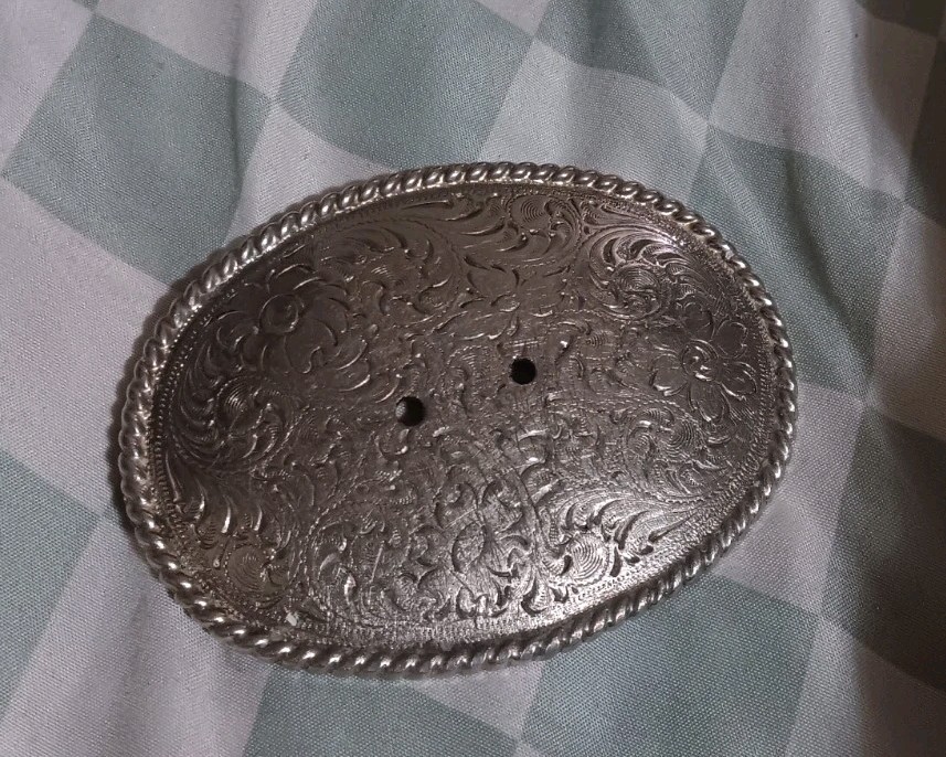 Vintage 1995 Oval Engraved Silver-Tone Belt Buckle – Blank Canvas
