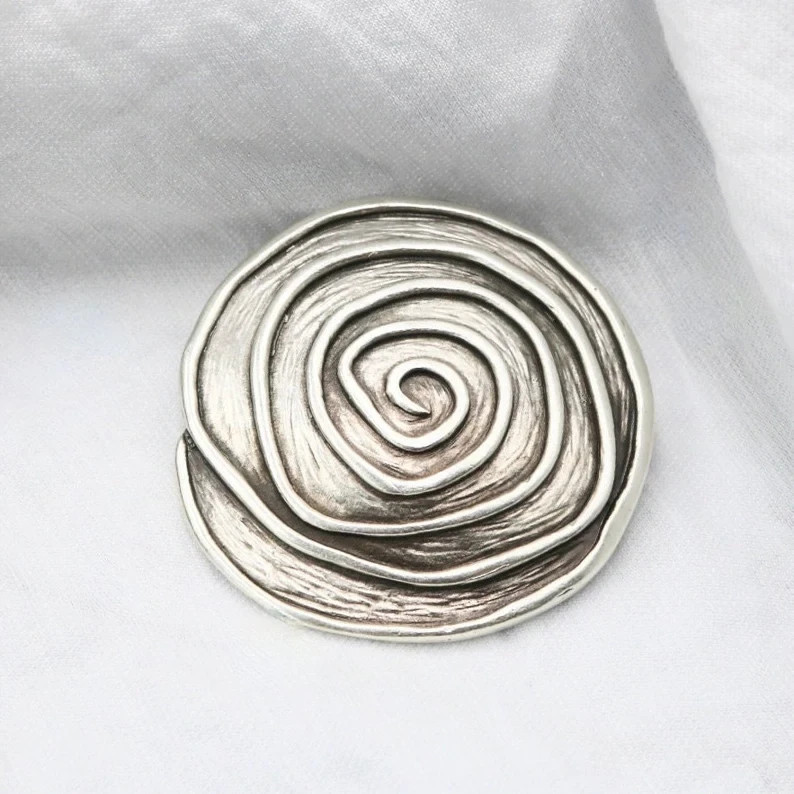 Round Belt Buckle With Asymmetrical Spiral, Irregular Design