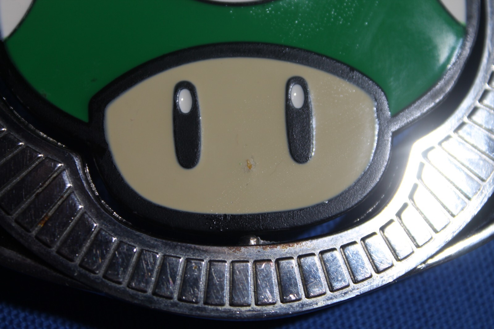Nintendo 2013 Super Mario Reversible Mushroom Belt Buckle Green Red Enamel