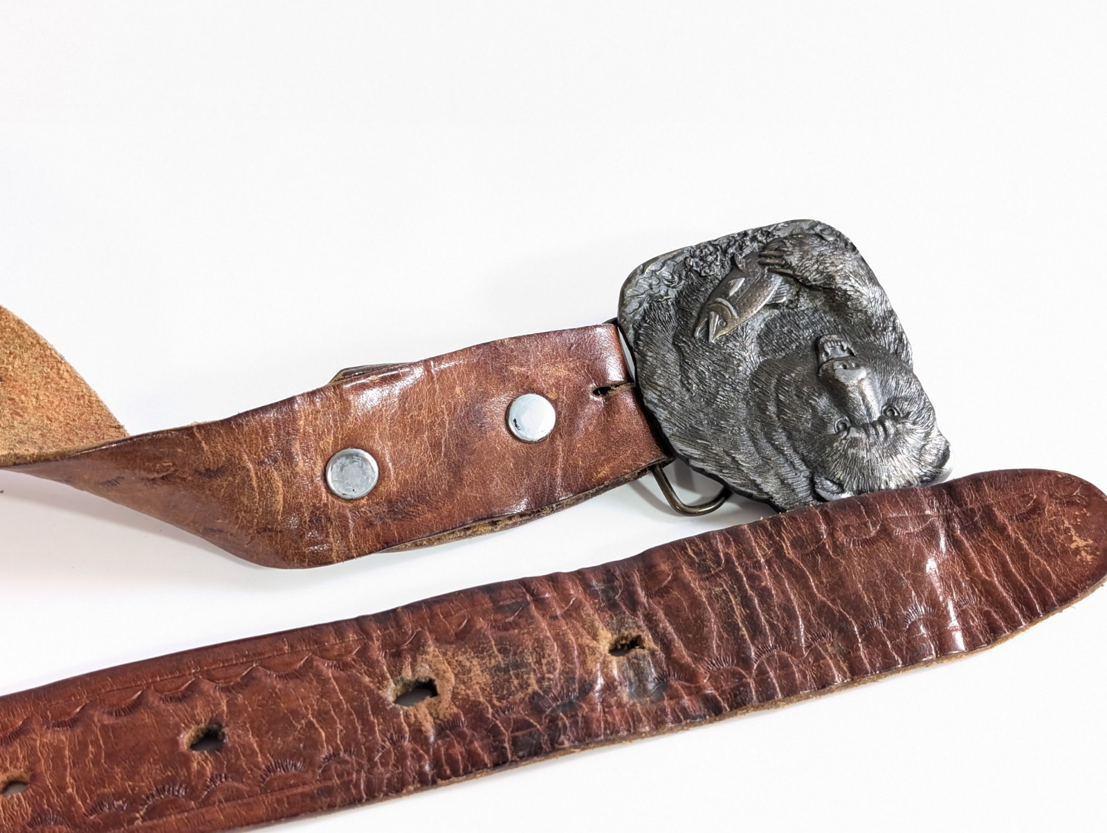 1978 Bergamot Bear in Stream w Fish, Solid Brass Belt Buckle w Leather Belt 36&Prime;