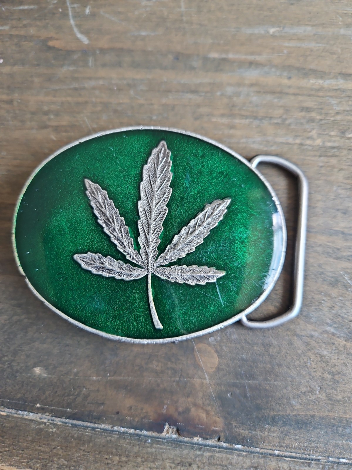 RARE VINTAGE 1970&rsquo;S NICKLE & GREEN RESIN MARIJUANA LEAF 3&Prime; OVAL BELT BUCKLE