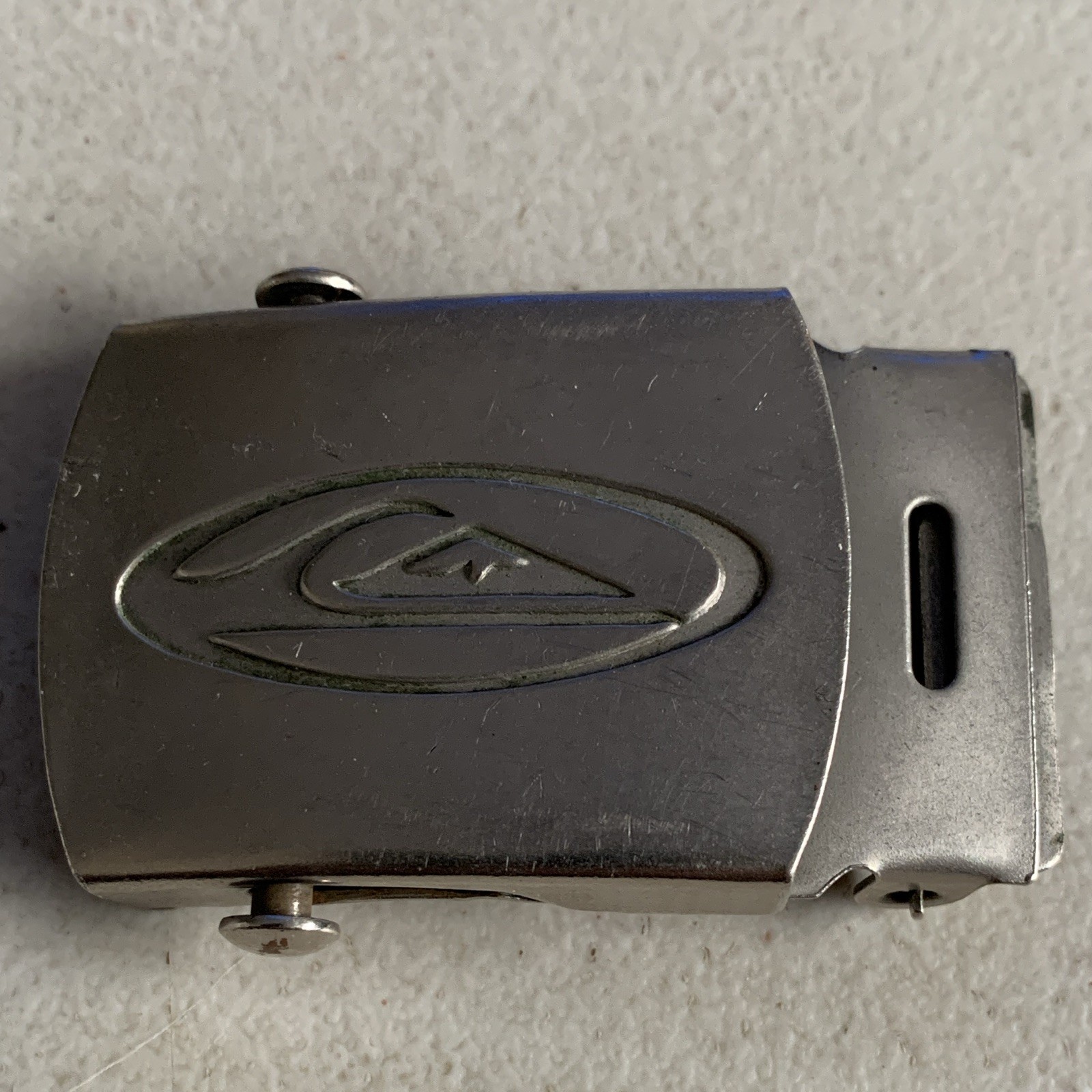 Quiksilver Men&rsquo;s Silver Metal Logo Clamp Closure Rectangular Belt Buckle 1.5&Prime;