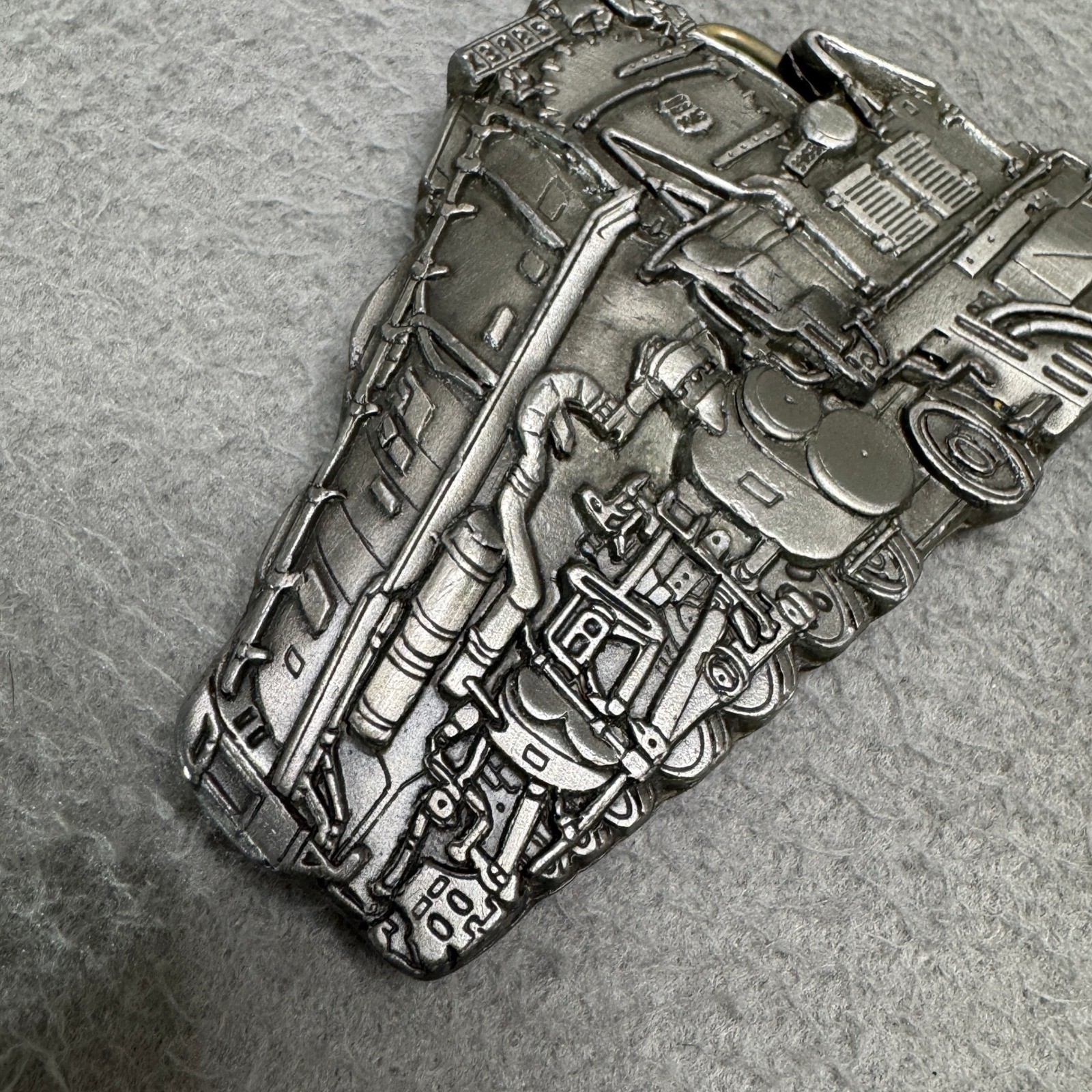 Union Pacific Belt Buckle Pewter Challenger X3985 Steam Train USA