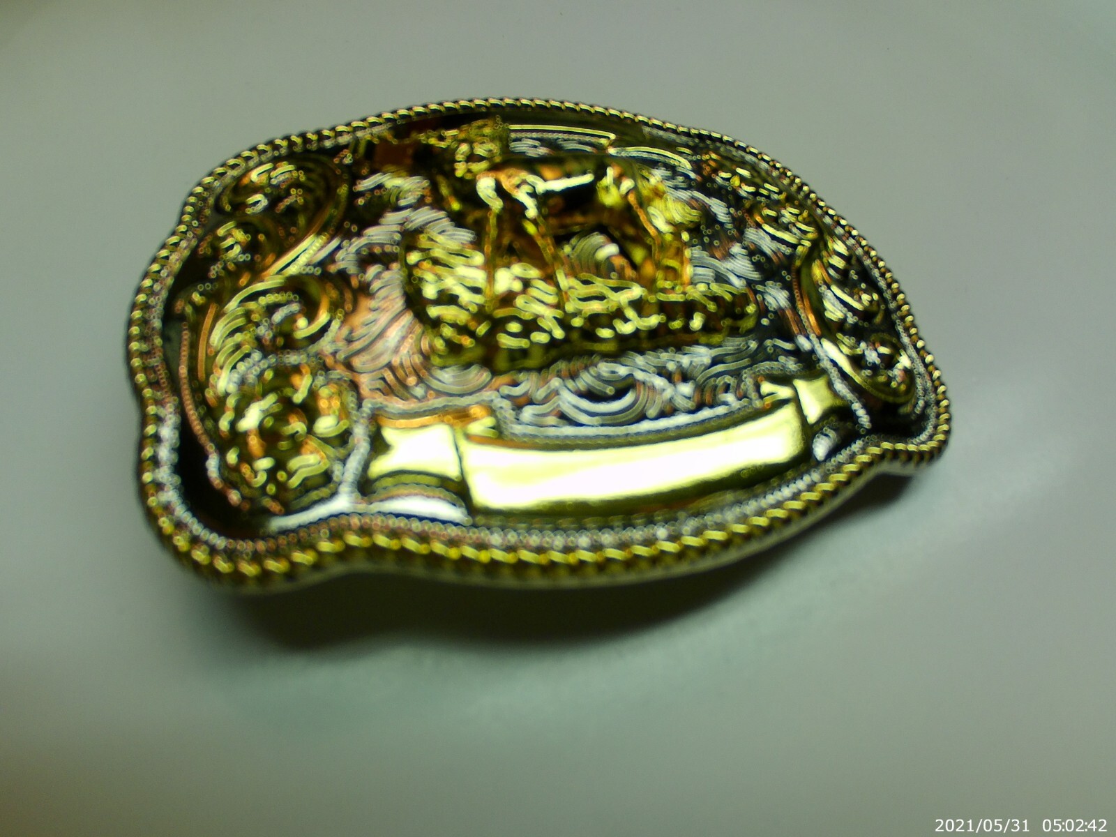 Belt Buckle Deer Elk Large 4&Prime; x 3&Prime; Hunting Western Cowboy Silver Gold