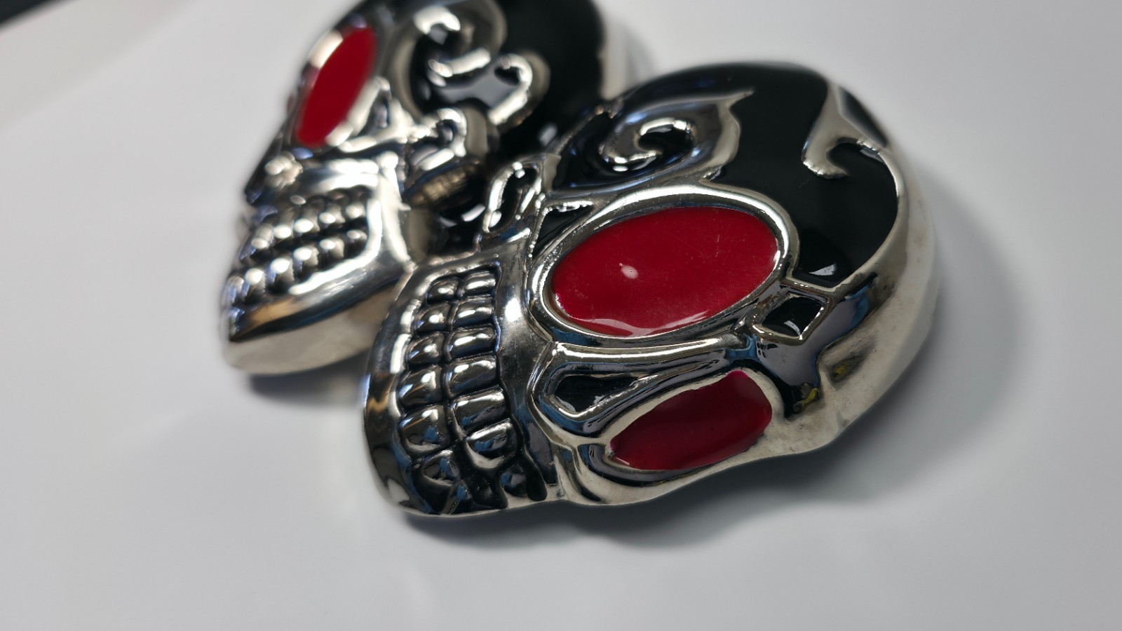 Double Skull Red Eye Glossy Black & Chrome Belt Buckle – NOS