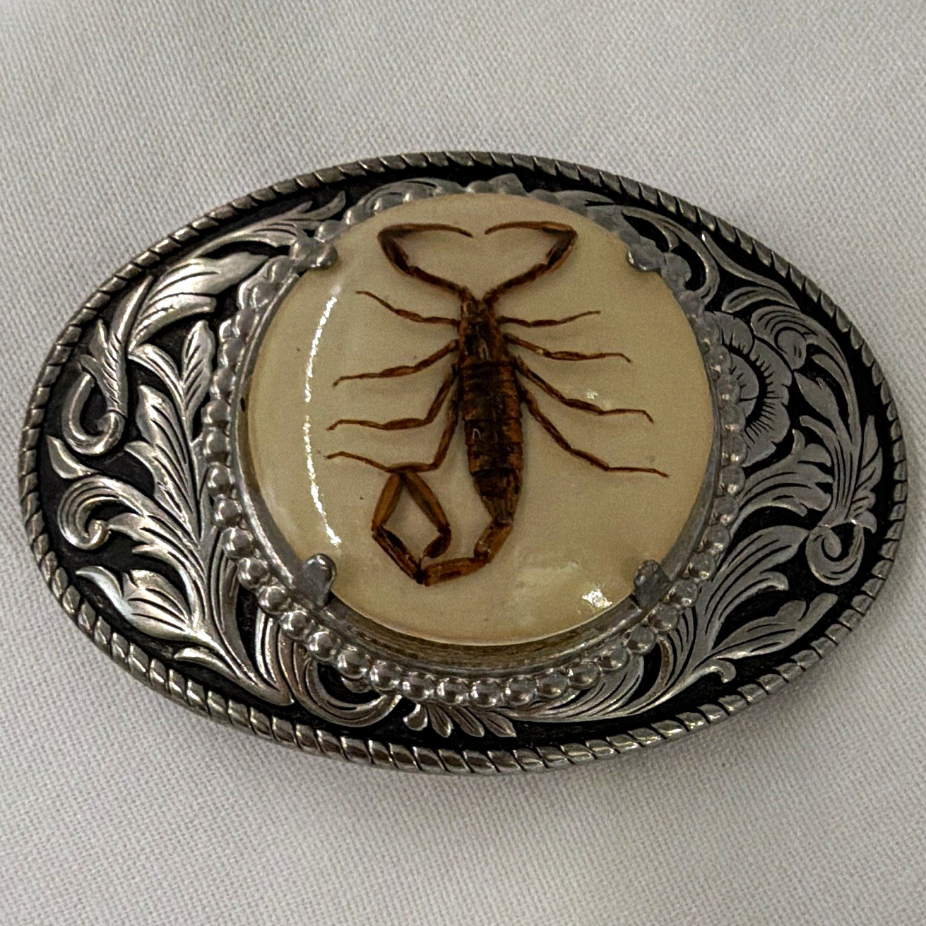 Men&rsquo;s Western Oval Scorpion Engraved Metal Belt Buckle Fits 1.5 in Belt