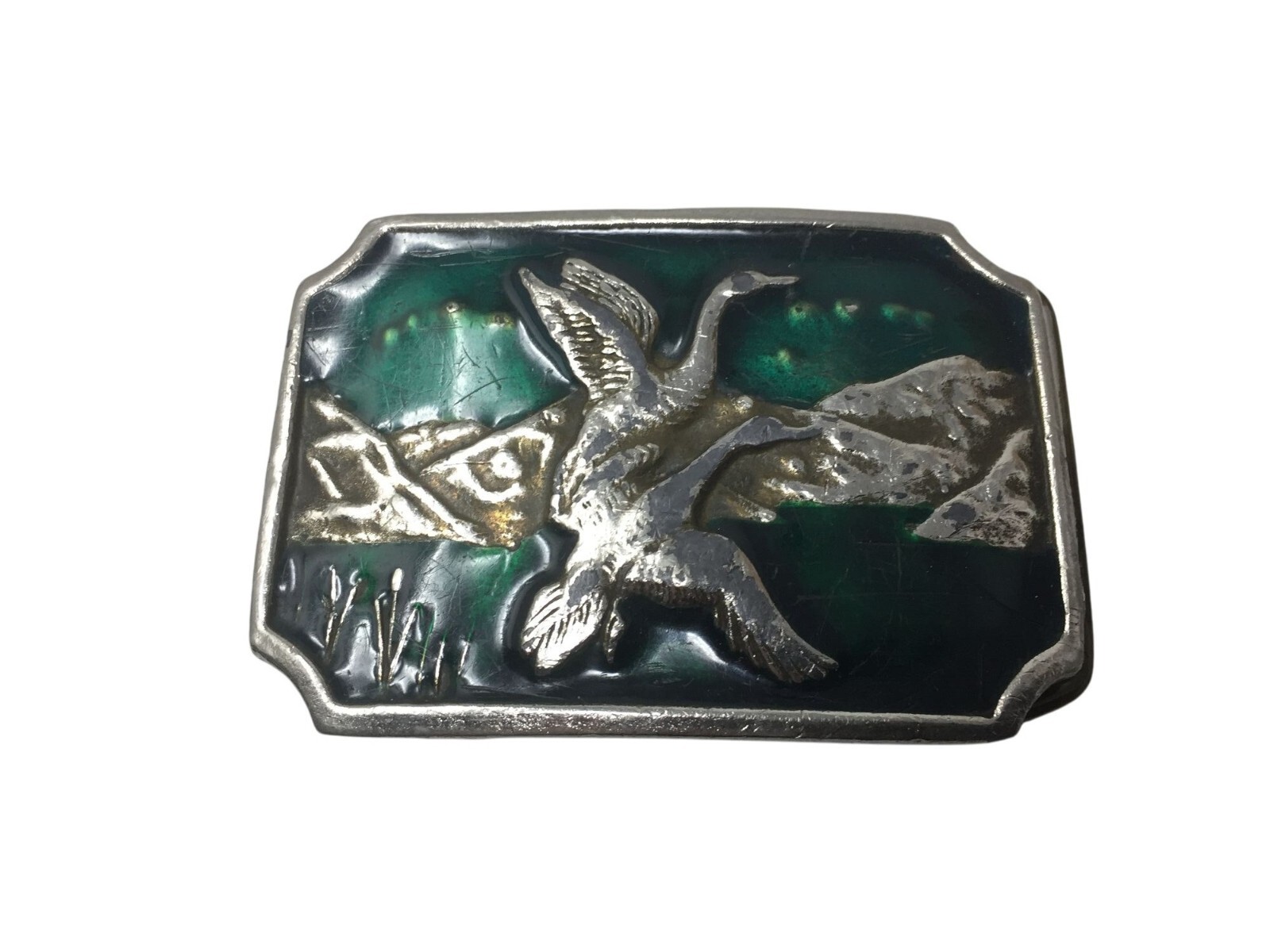 Vintage Silver and Green Men&rsquo;s Metal Belt Buckle with Two Flying Ducks on it