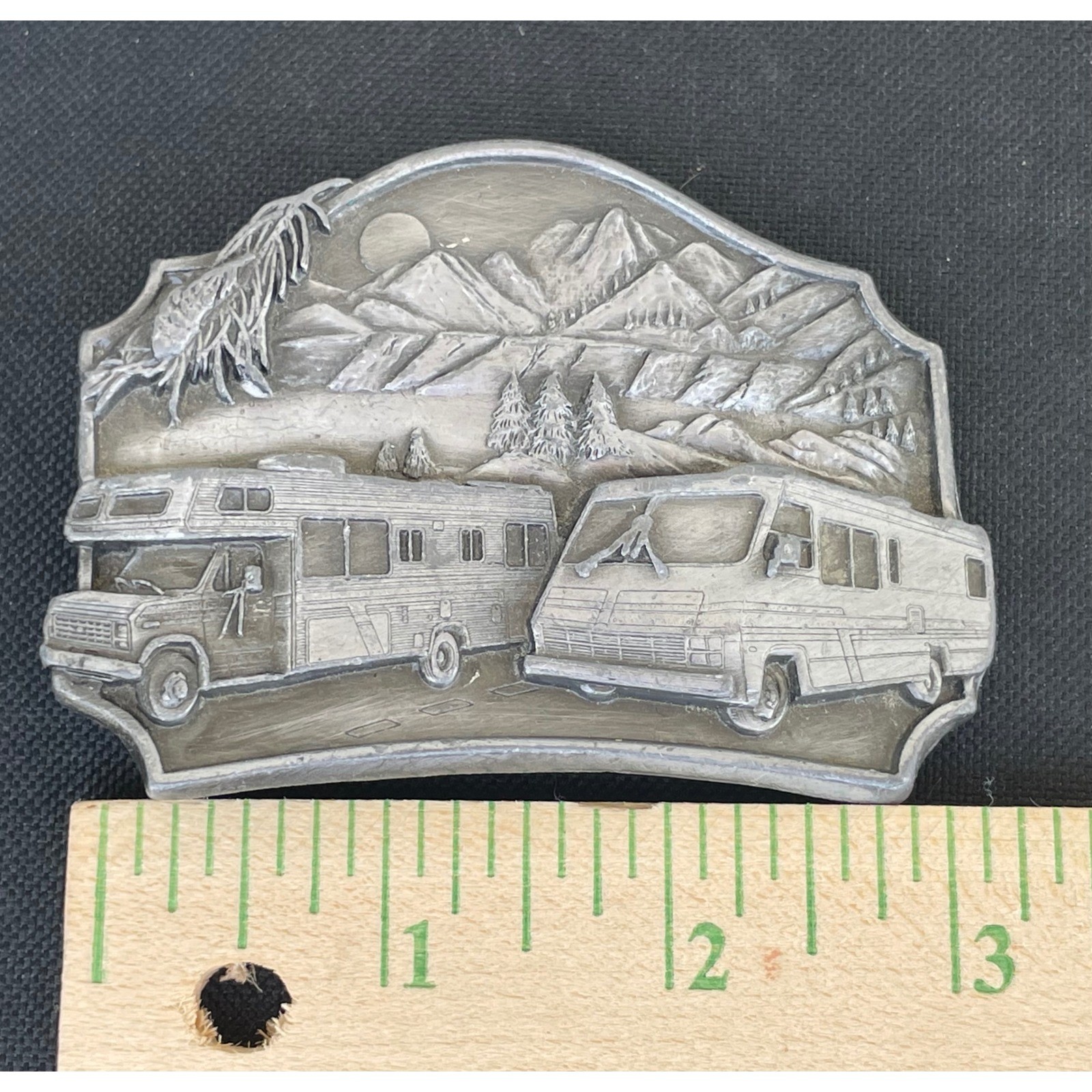 Siskiyou 1987 Vintage RV Motorhome Mountain Scene Belt Buckle L-50 Silver Pewter
