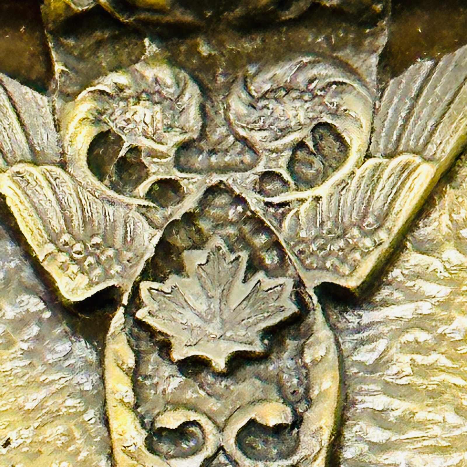 Belt Buckle Round Antique Finish Brass for 1 3/4 Inch Belt Canadian Wings Emblem