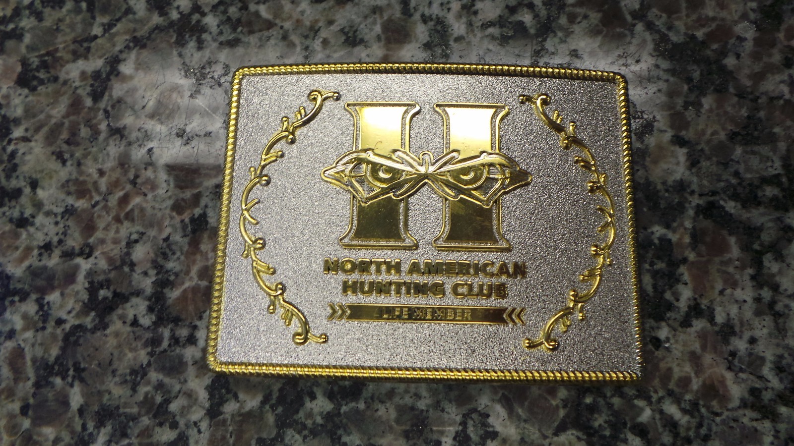NORTH AMERICAN HUNTING CLUB LIFE MEMBER BELT BUCKLE 3.50&Prime; X 2.75&Prime; 112667-10 U-70