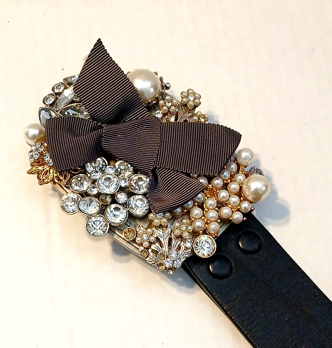 SIGNED DESIGNER CRYSTAL & FAUX PEARL BELT BUCKLE W/ BELT
