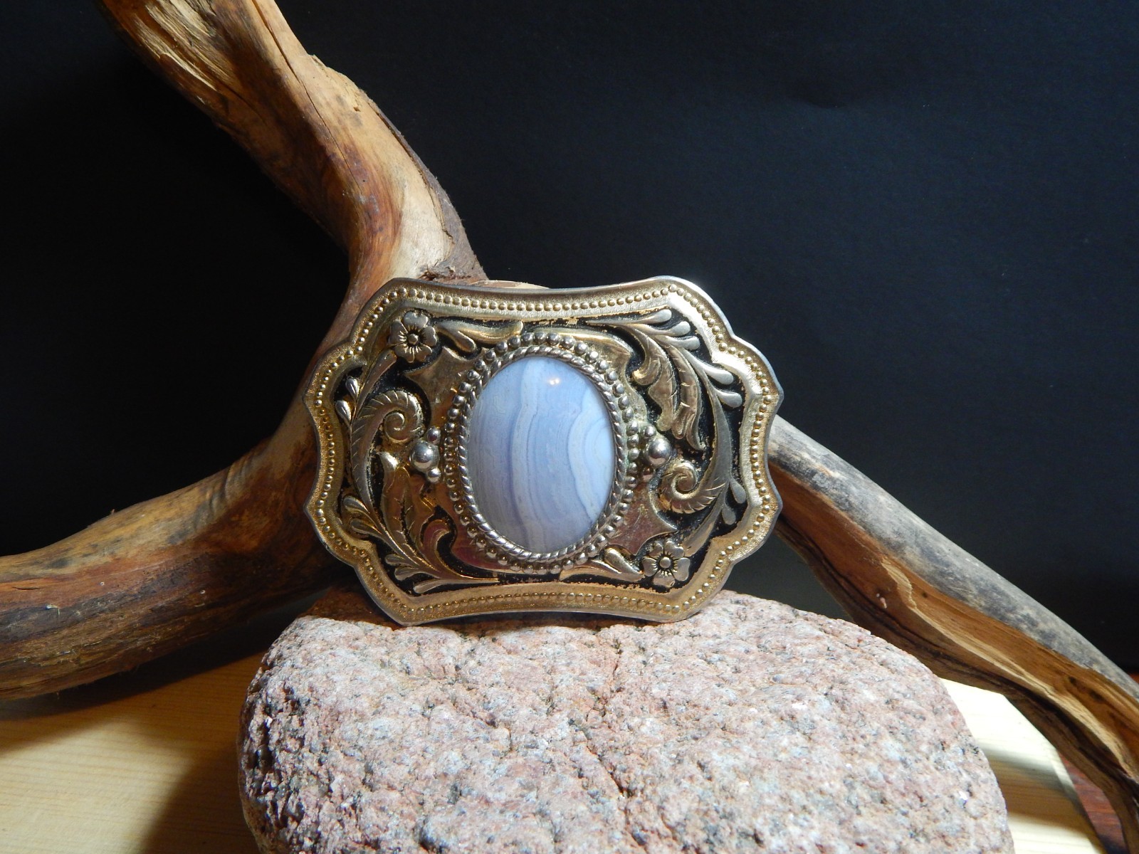 Man&rsquo;s Belt Buckle Gold Tone Blue Lace Agate Stone, fits a 1 1/2 Belt