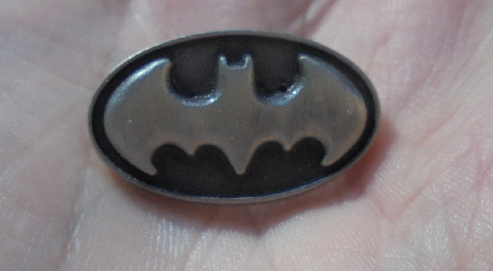 BATMAN LOGO HAT PIN SOLID DARKER PEWTER COLOR FINISH-new