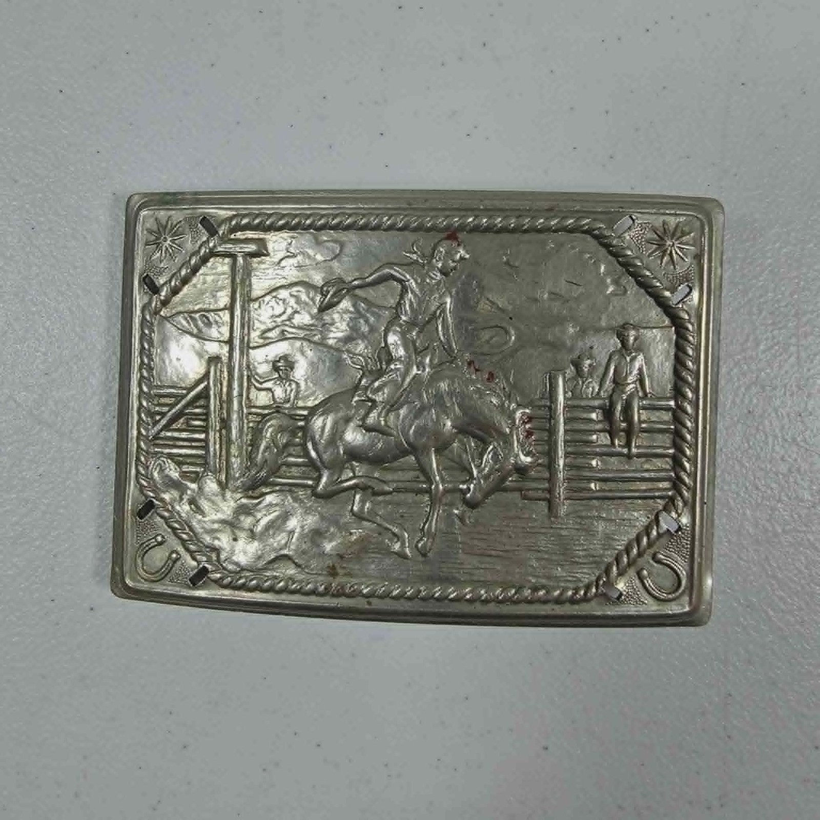 BELT BUCKLE VTG BRONCO WESTERN RODEO HORSE COWBOY SILVER IN COLOR RECTANGLE