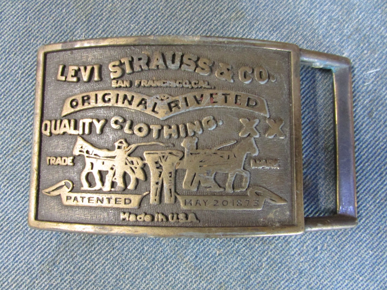 Vintage 1970s LEVI STRAUSS CO Brass Belt BUCKLE with GREAT GRAPHICS !!