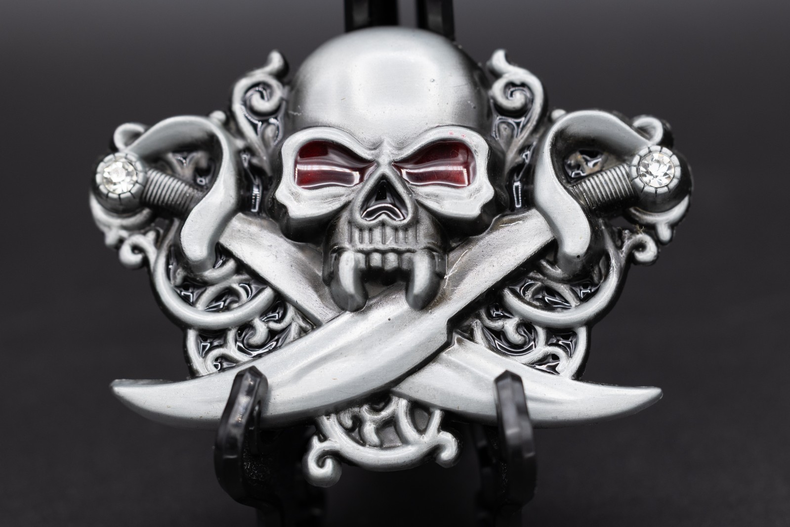 Skull Crossbones Swords Belt Buckle Pirate Biker Gothic Red Eyes Rhinestones Met
