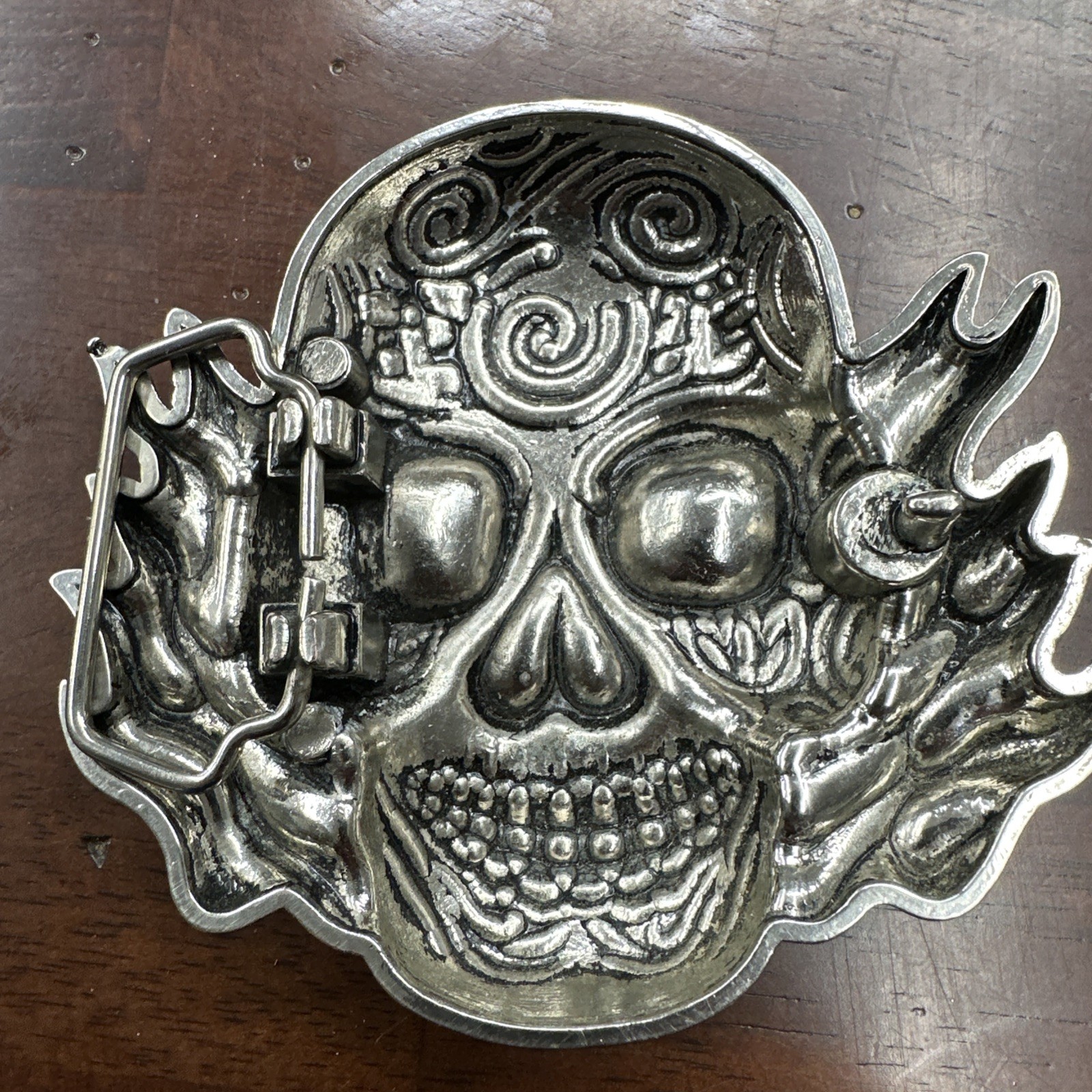 Belt Buckle- Skull w/Flames-Fantasy Artwork-Pewter-1.5&Prime; Belt- Dia De Los Muertos
