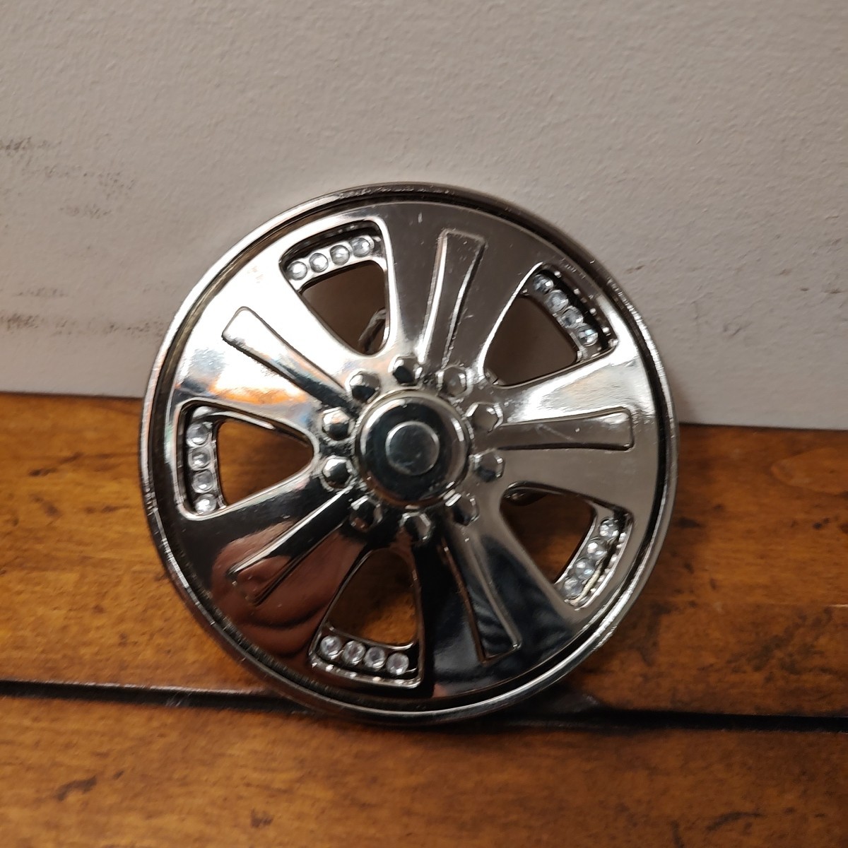 Spinning Tire Rim Wheel Spinner Cut-Out Alloy Belt Buckle Chrome
