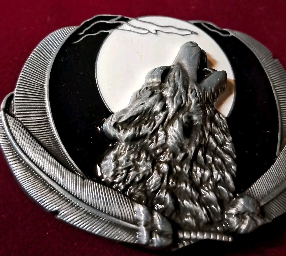 Belt Buckle Wolf Howling At The Moon With Black And White Enamel Detail Feathers