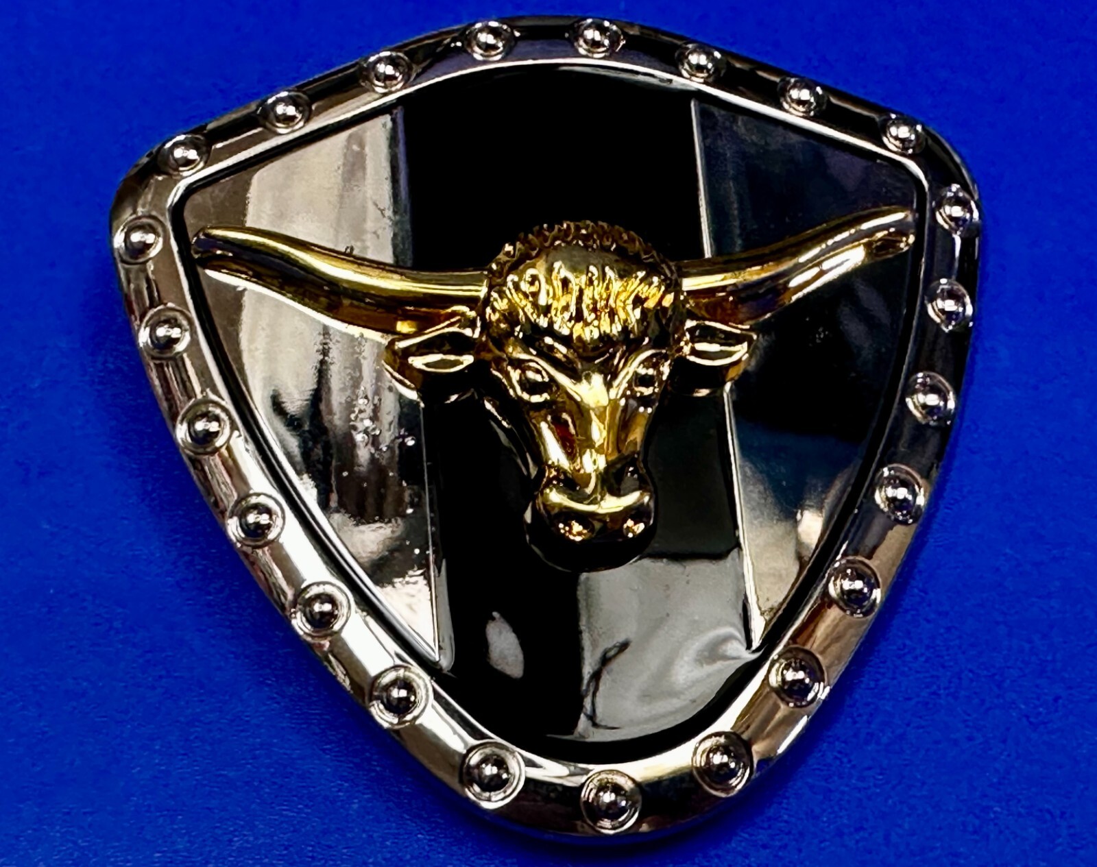 Long Horn Bull Steer Cow Black Stripe On Reflective Shield Pattern Belt Buckle