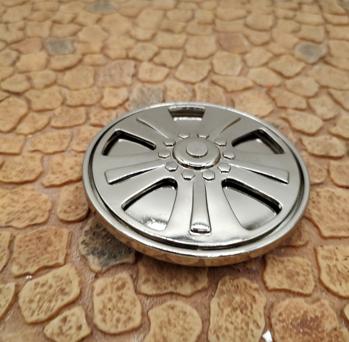 Spinning Tire Rim Wheel Spinner Cut-Out Alloy Belt Buckle Chrome