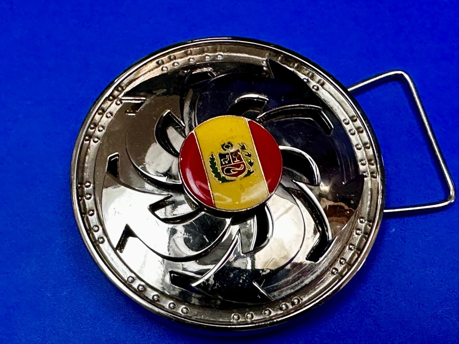 Spinning Centered Peru Flag Yellow & Red Spinner Round Silver Color Belt Buckle