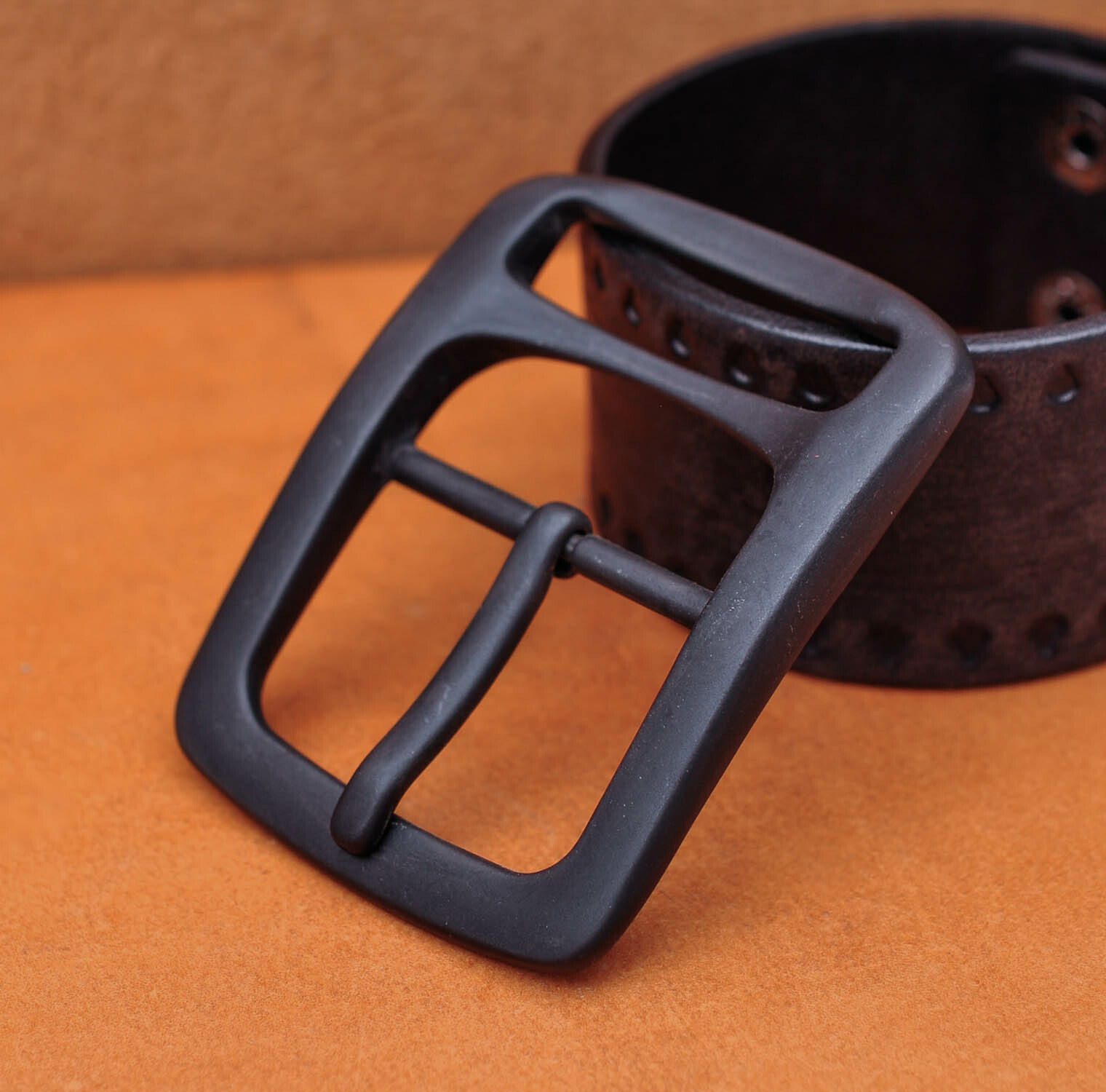1-1/2&Prime; Heavy Duty Solid Black Matte Center Bar Leather Belt Buckle Replacement