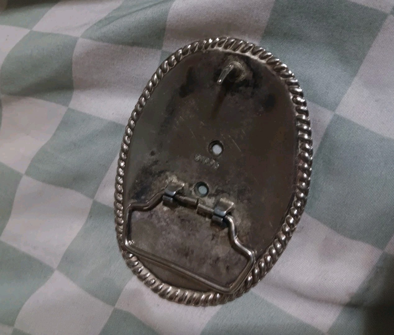 Vintage 1995 Oval Engraved Silver-Tone Belt Buckle – Blank Canvas