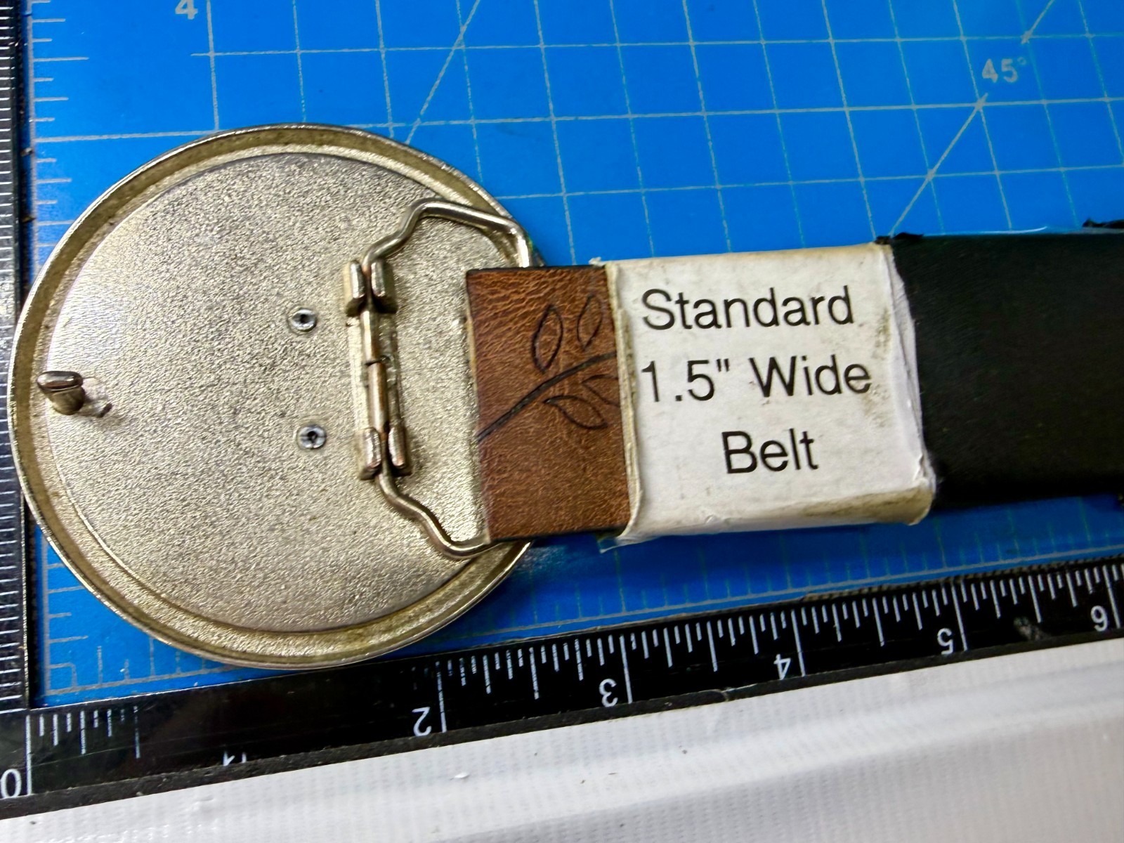 Skull and Crossed Swords Rope Pattern Border Silver Color Round Belt Buckle