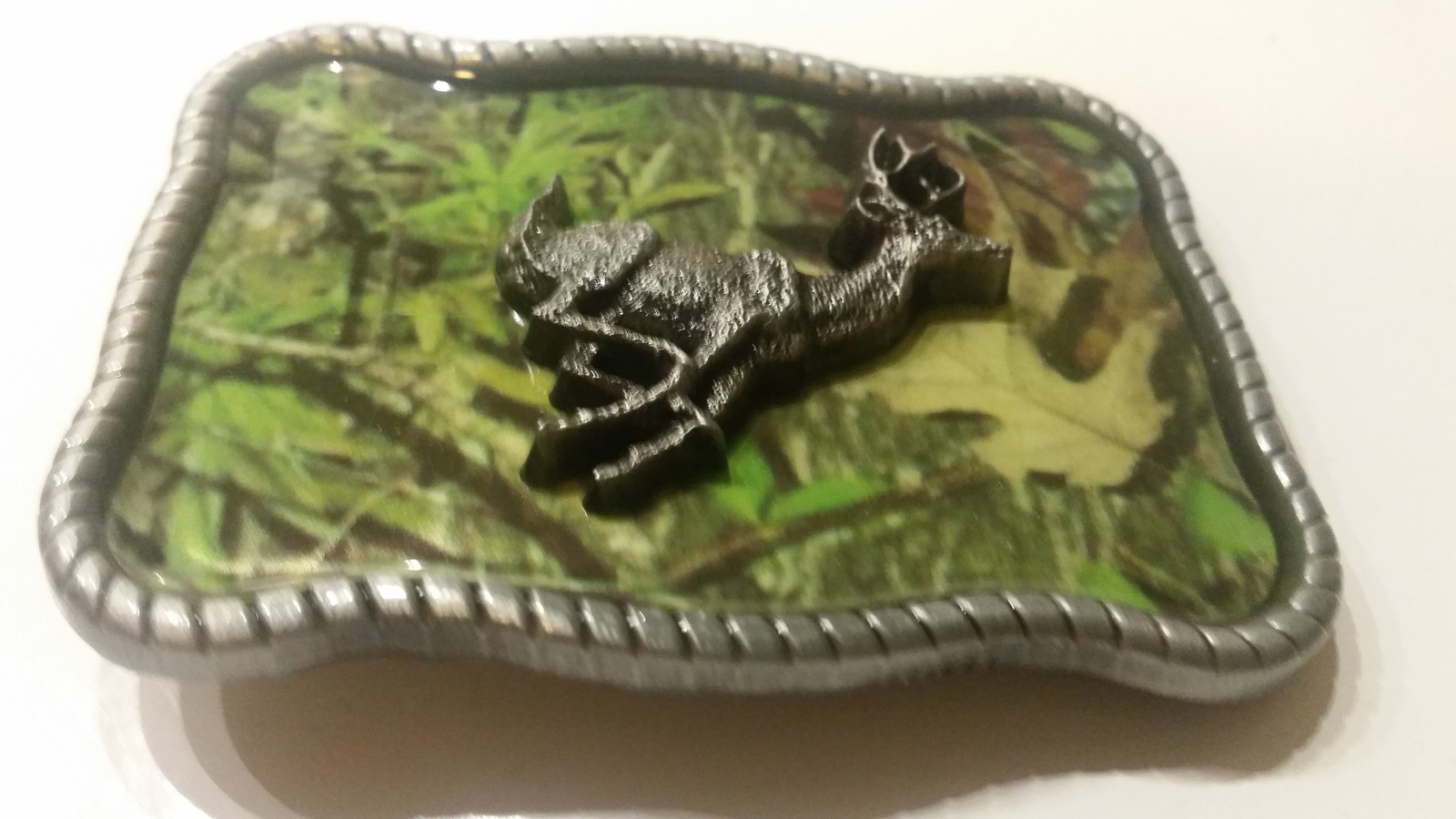 Raised Detail CAMO DEER RUNNING camouflage BELT BUCKLE metal western hunting USA