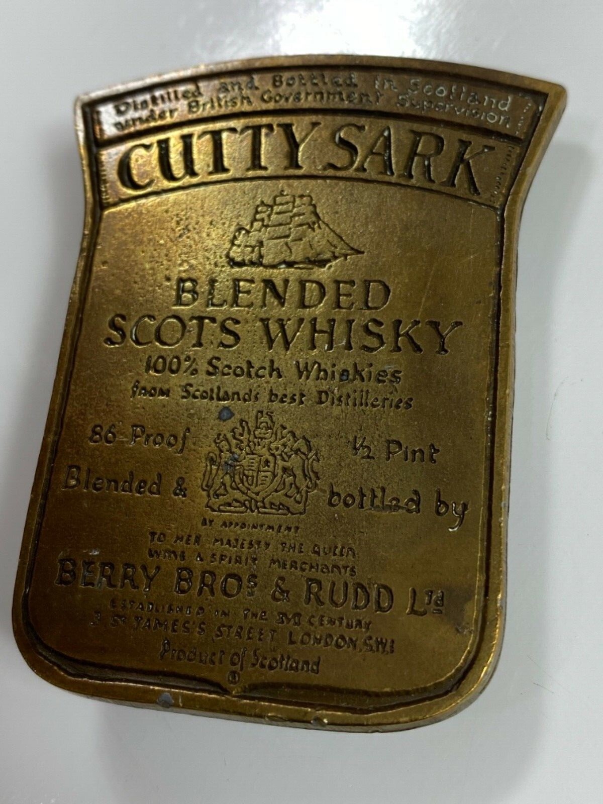 CUTTY SARK Whiskey Label Figural liquor advertisement Vintage Belt Buckle