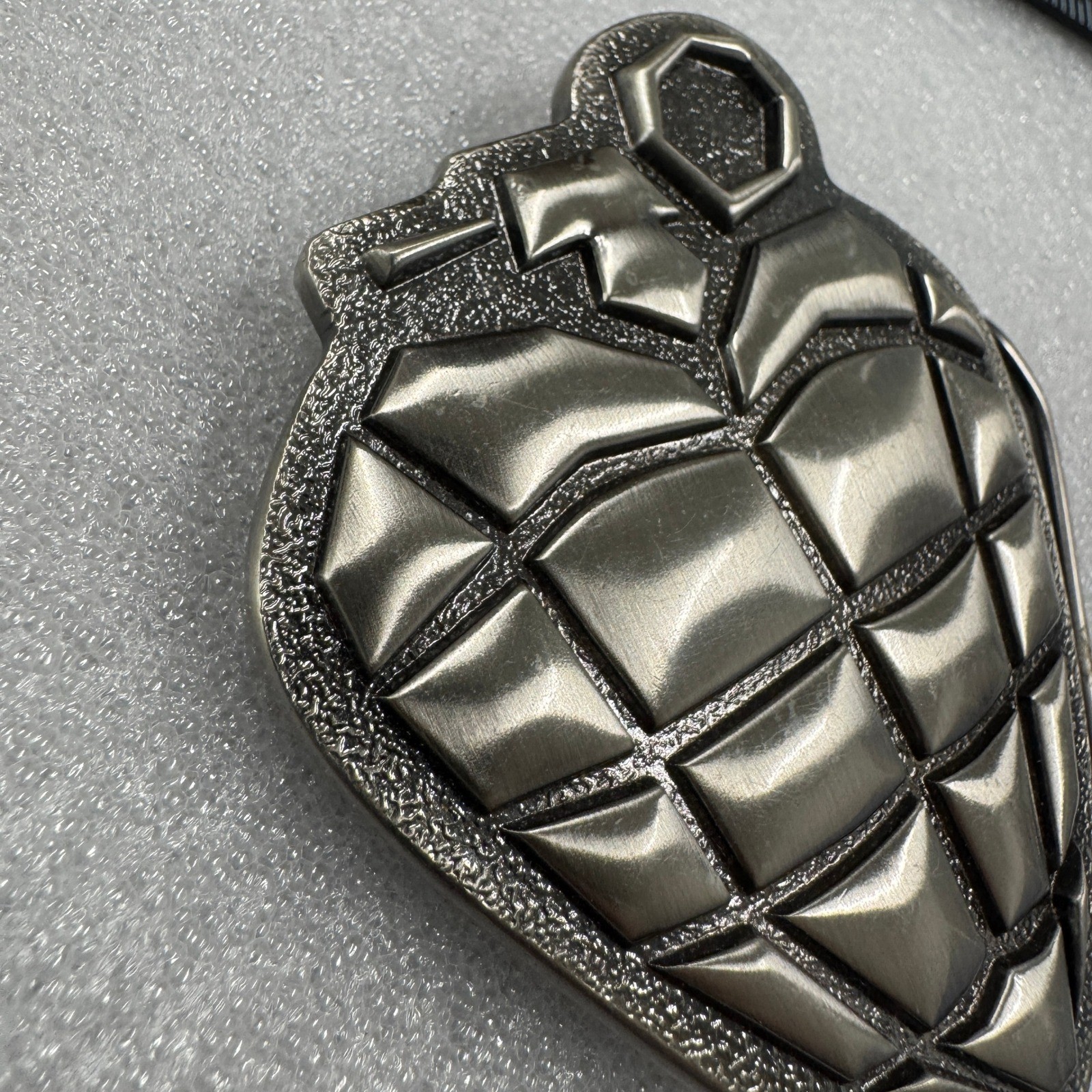 2004 Reprise Records Grenade Heart Belt Buckle Licensed Cinder Block Inc