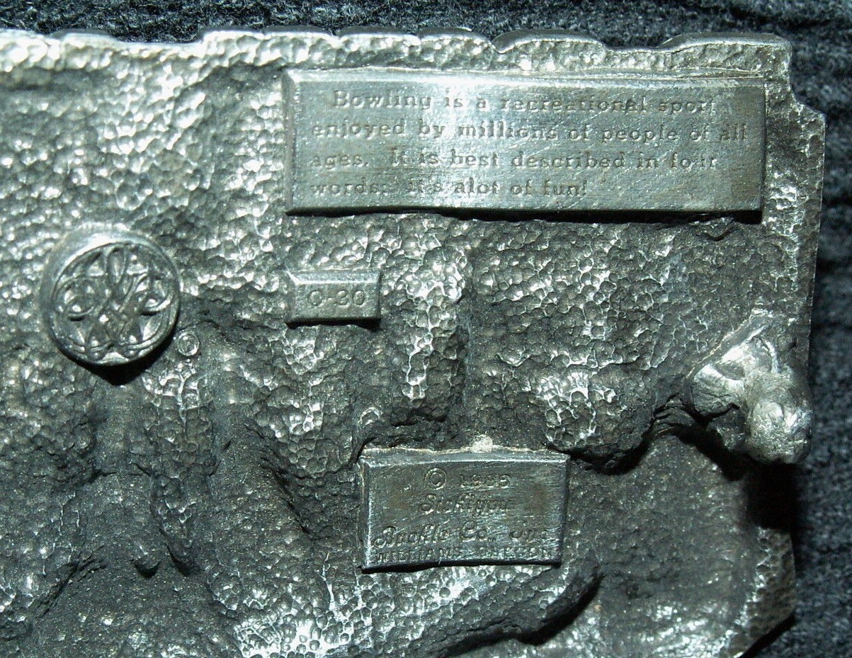 BOWLING BELT BUCKLE SISKIYOU CO WILLIAMS OREGON 1985 PINS SHOES BALL METAL 0-30.