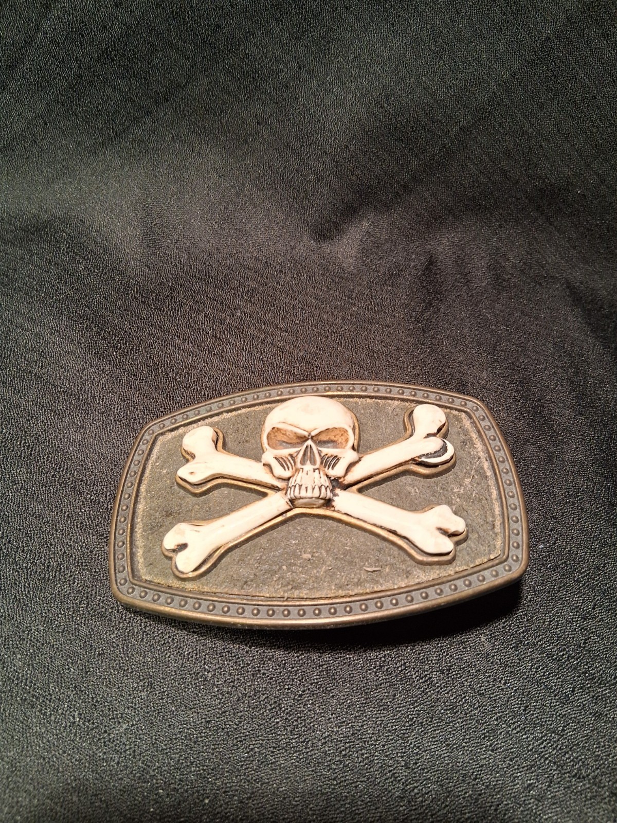 SKULL & CROSSBONES JOLLY ROGER BELT BUCKLE W/ RAISED SKULL & BONES 41/2 BY 3 IN