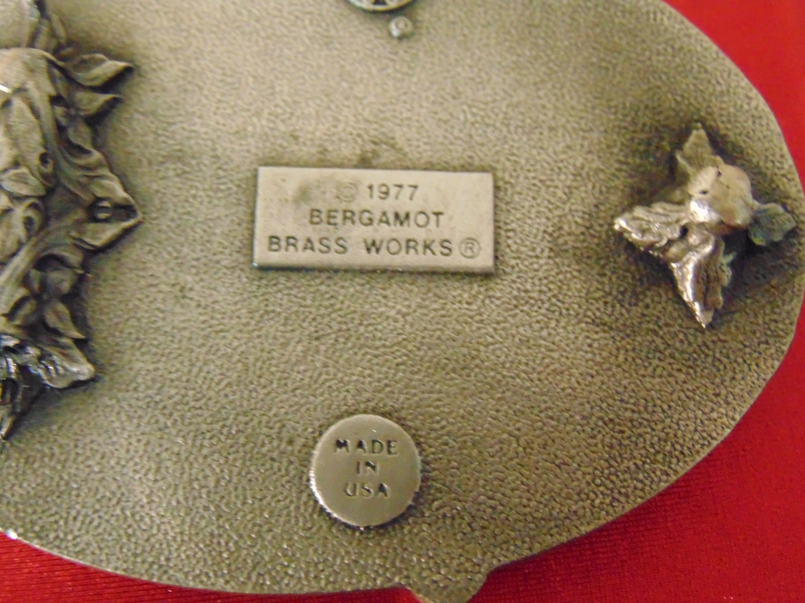 VTG. 1977 BERGAMONT BRASS WORKS « STRIKING BASS » BELT BUCKLE Model: X-144