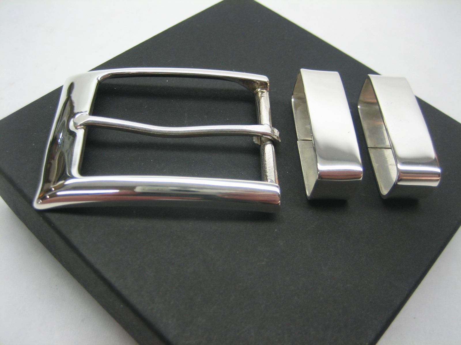 Sterling silver 925 three piece buckle set and Genuine Lizard 30 mm belt U.S.A..