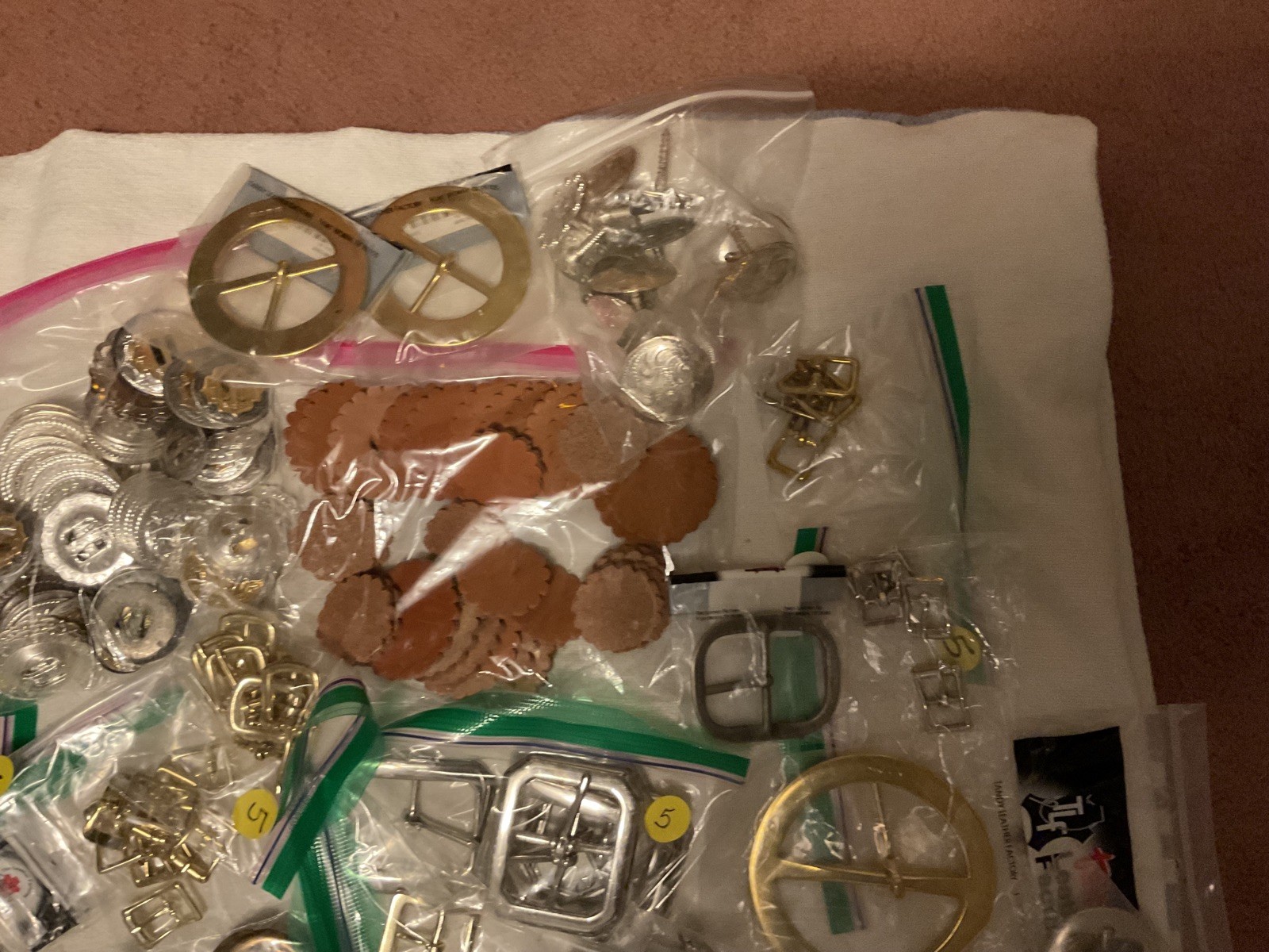 LOT OF 200 ITEMS: BUCKLES/ADDITIONAL ITEMS- VARIOUS STYLES AND DESIGNS – BOX 1