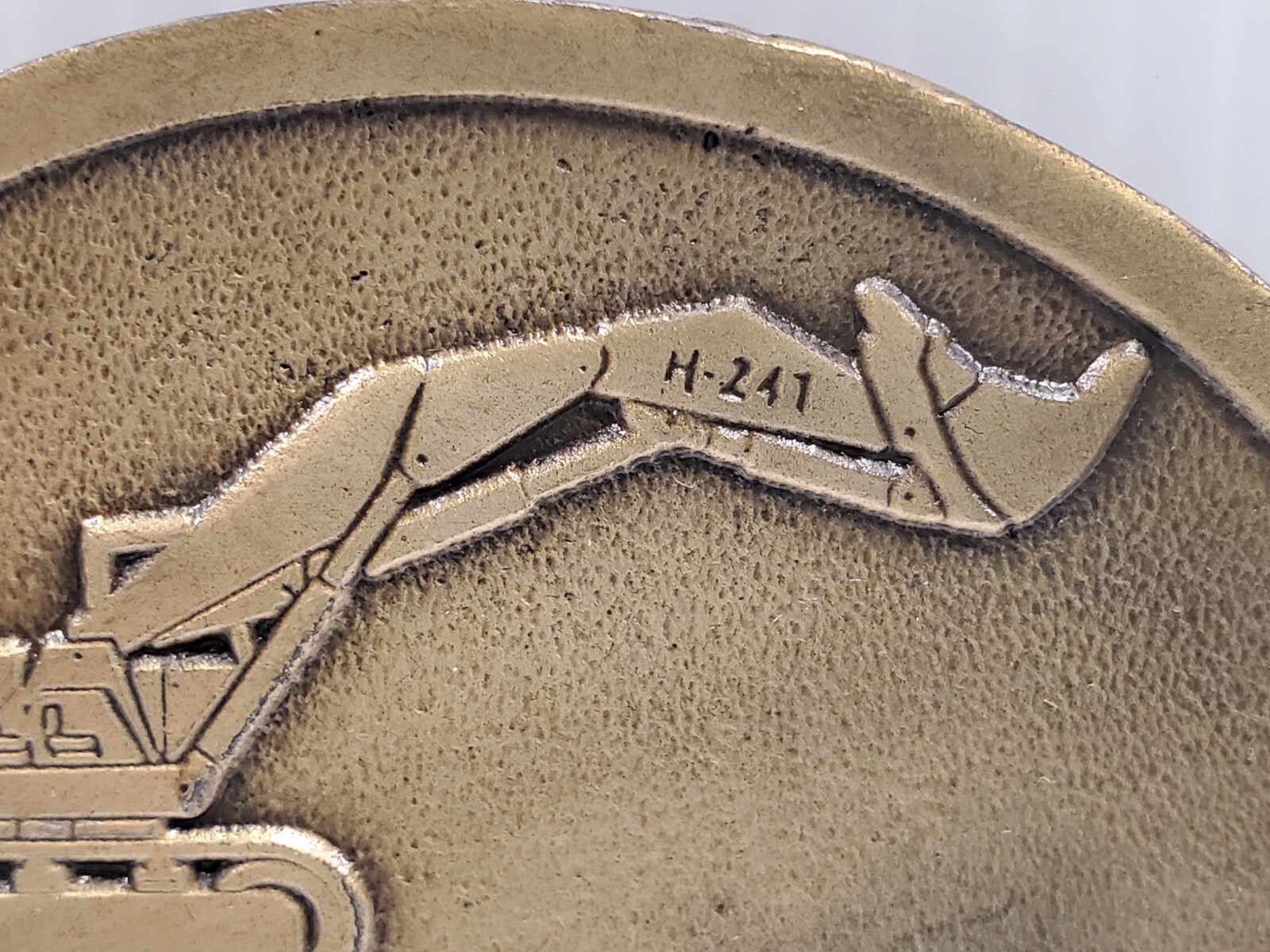 DEMAC Belt Buckle Excavator – Hit Line USA – Construction Vehicle Nice