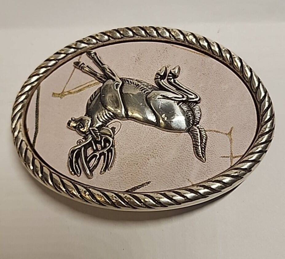 Nocona Belt Buckle Camo Deer Rope Edge Silver Tone Oval Leaping White Tail