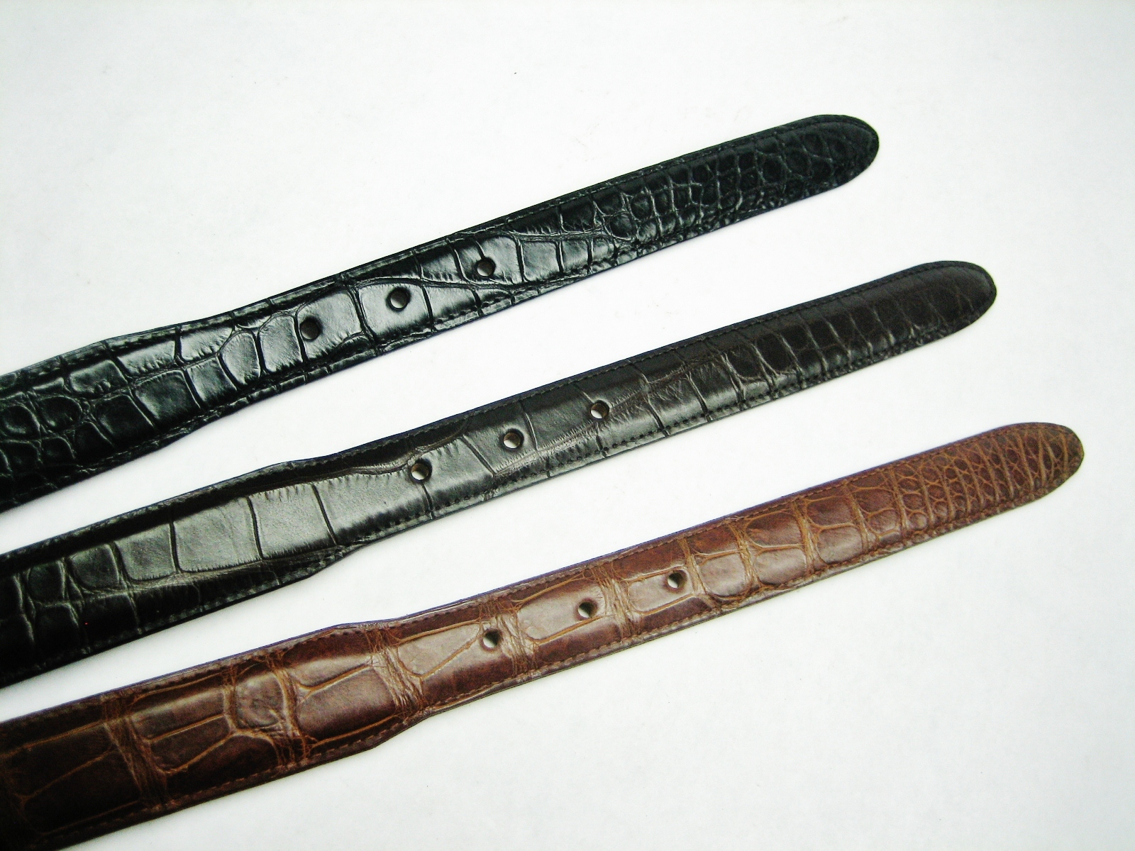 Genuine Alligator belt size 26 to 46. 1-1/4 tapered to 1&Prime;, for 1&Prime; buckle U.S.A.