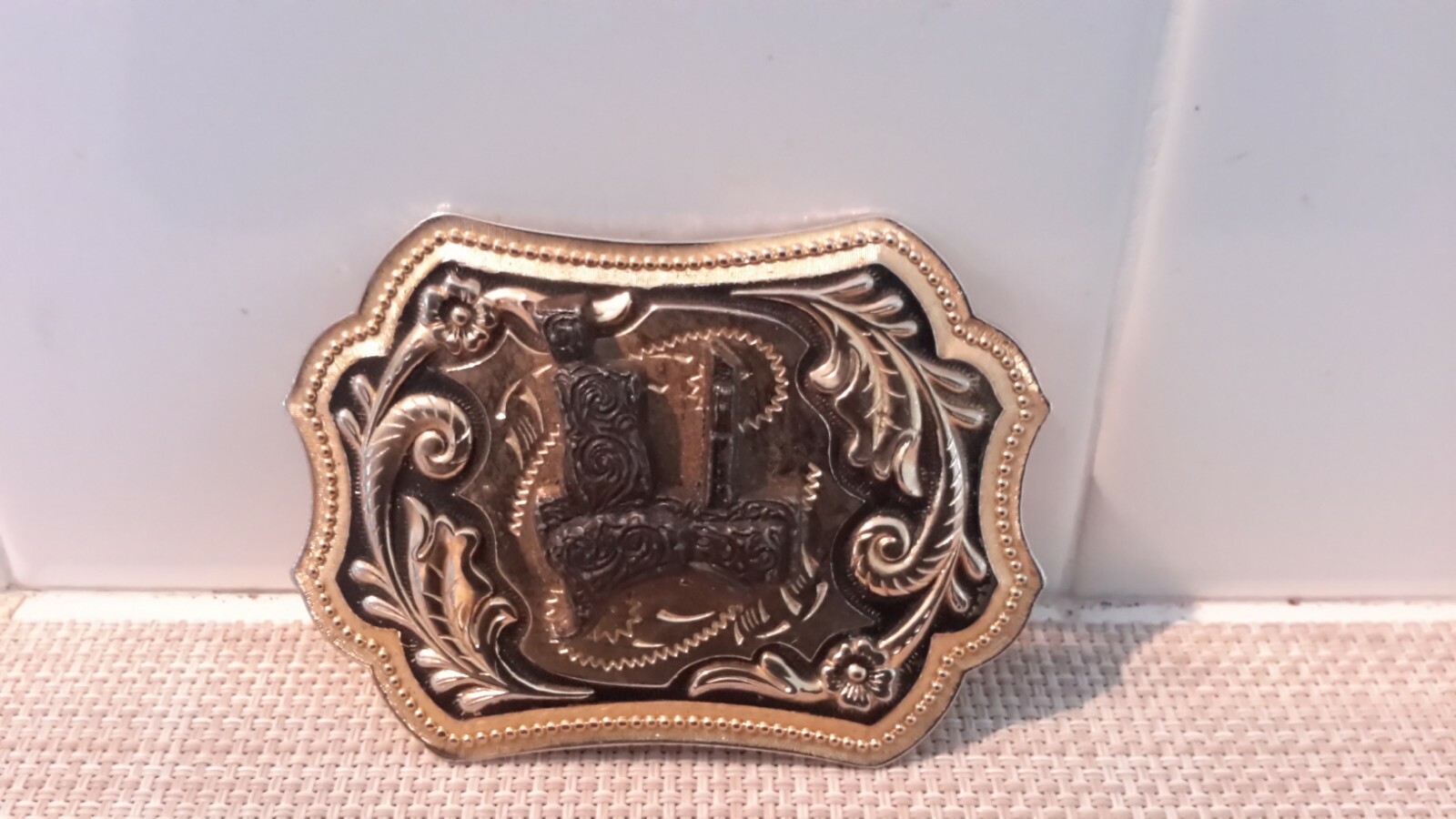 Vintage? Unmarked Belt Buckle Flower Pattern Pre-owned