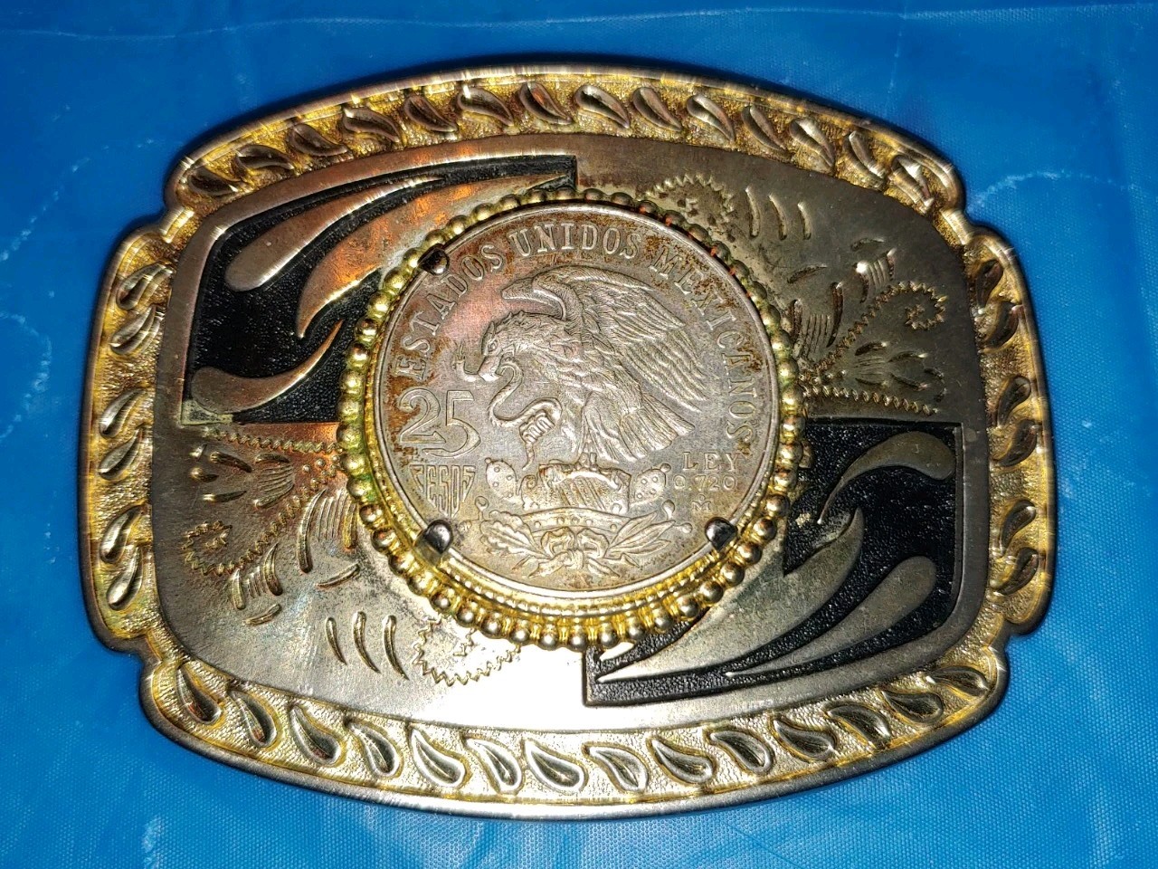 Vintage 1968 Mexico 25 Pesos Coin in Silver Tone Belt Buckle Western Mens Cowboy
