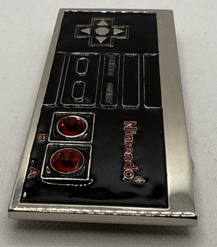 Nintendo NES Controller Belt Buckle Metal Painted 2008 Hot Topic KG