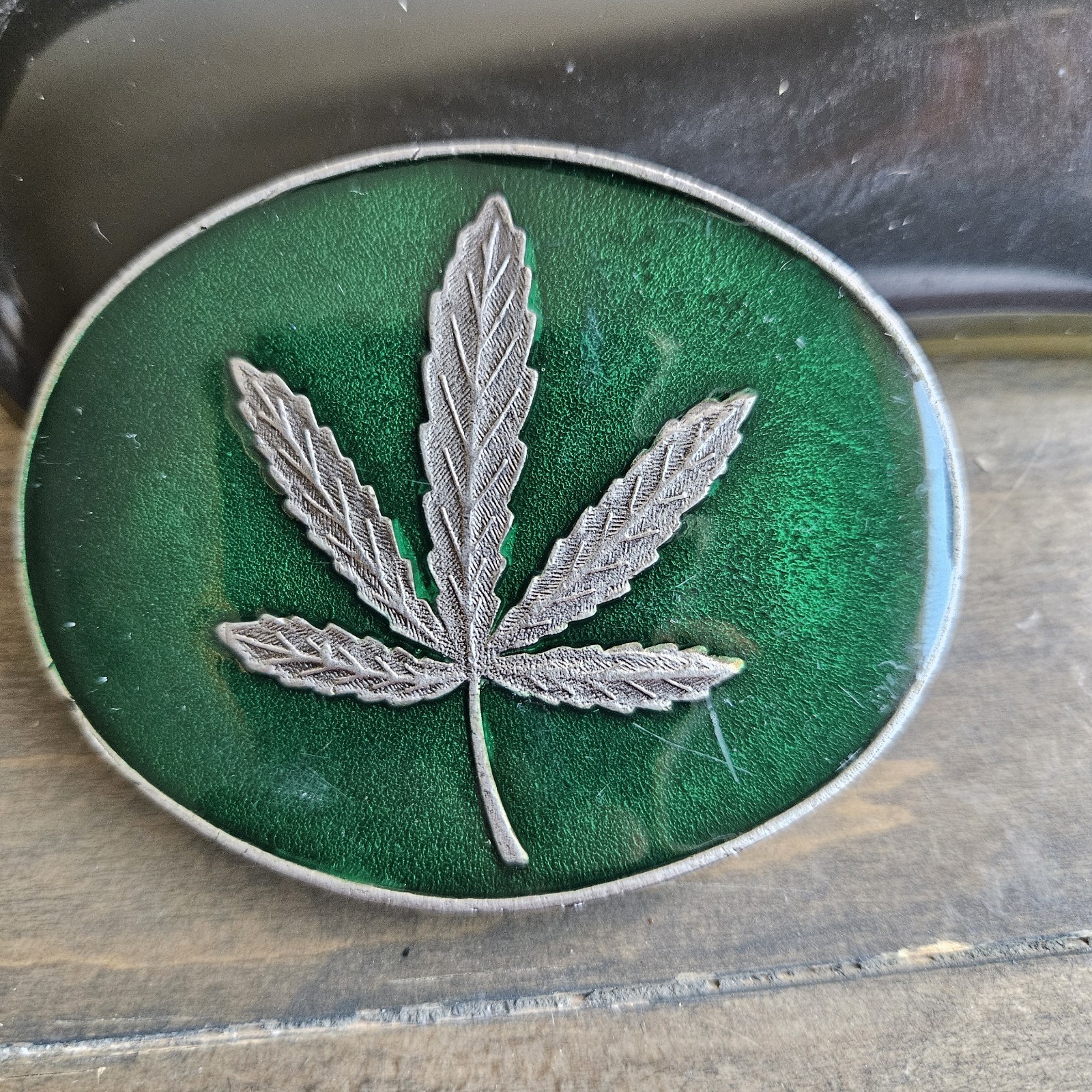 RARE VINTAGE 1970&rsquo;S NICKLE & GREEN RESIN MARIJUANA LEAF 3&Prime; OVAL BELT BUCKLE