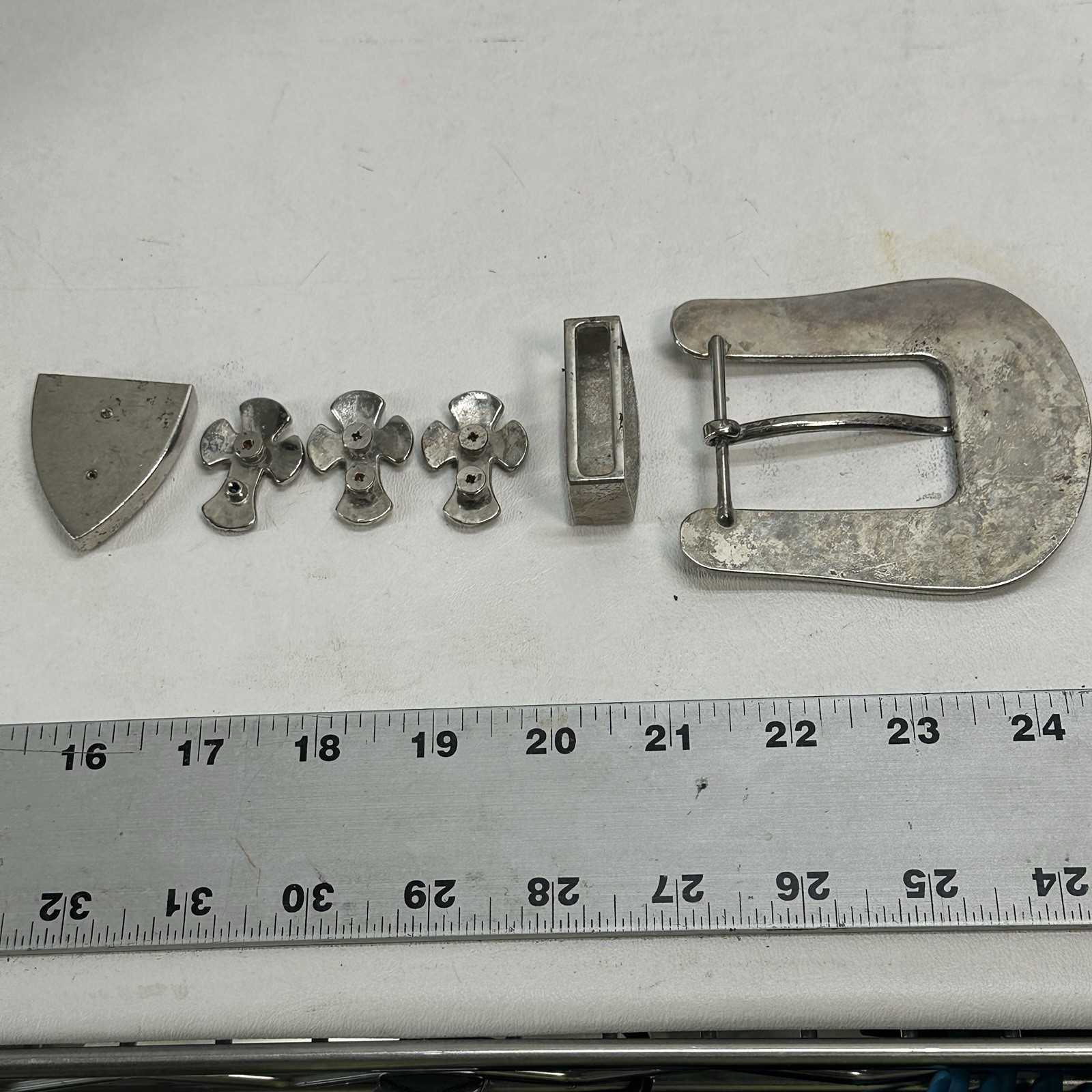 Western Buckle 6 Pc Set Silver Tone Metal Rhinostone Fleur de Lis Keep Tip