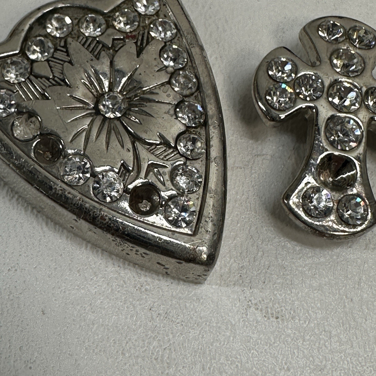 Western Buckle 6 Pc Set Silver Tone Metal Rhinostone Fleur de Lis Keep Tip