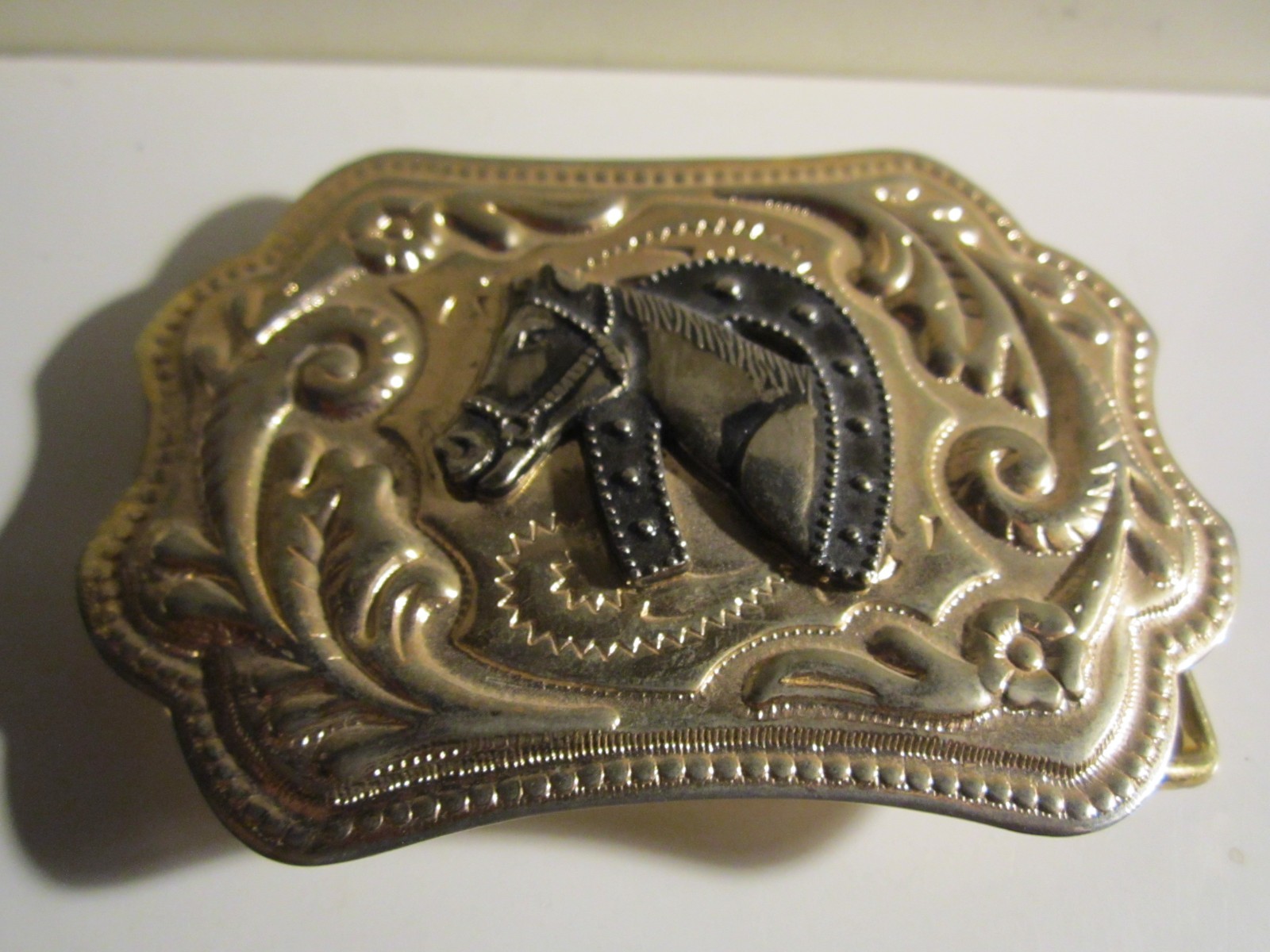 VINTAGE HORSE AND HORSE SHOE THEME BELT BUCKLE – GW-26