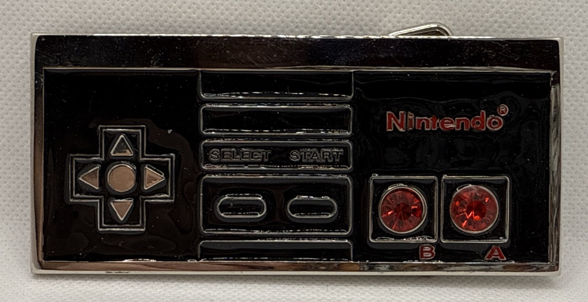 Nintendo NES Controller Belt Buckle Metal Painted 2008 Hot Topic KG