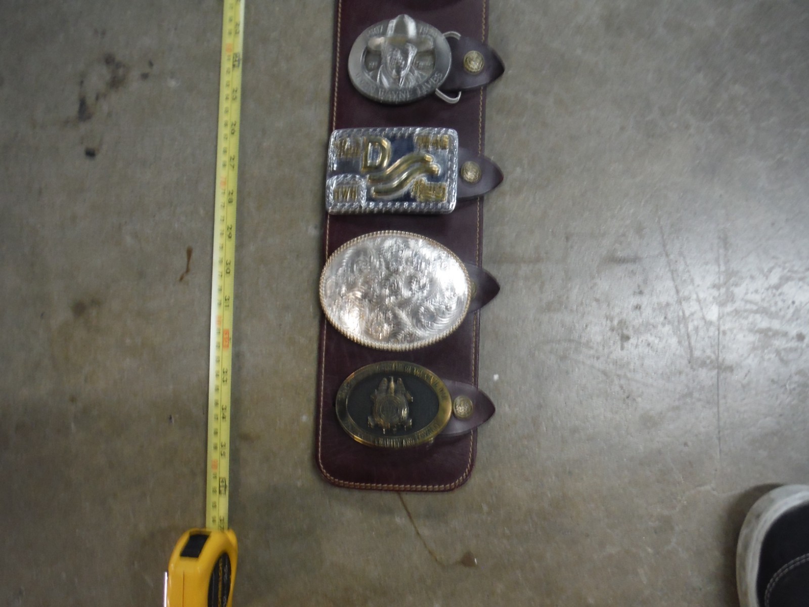 Custom Trophy Hanging LEATHER (10) Belt Buckle Holder Display John Wayne