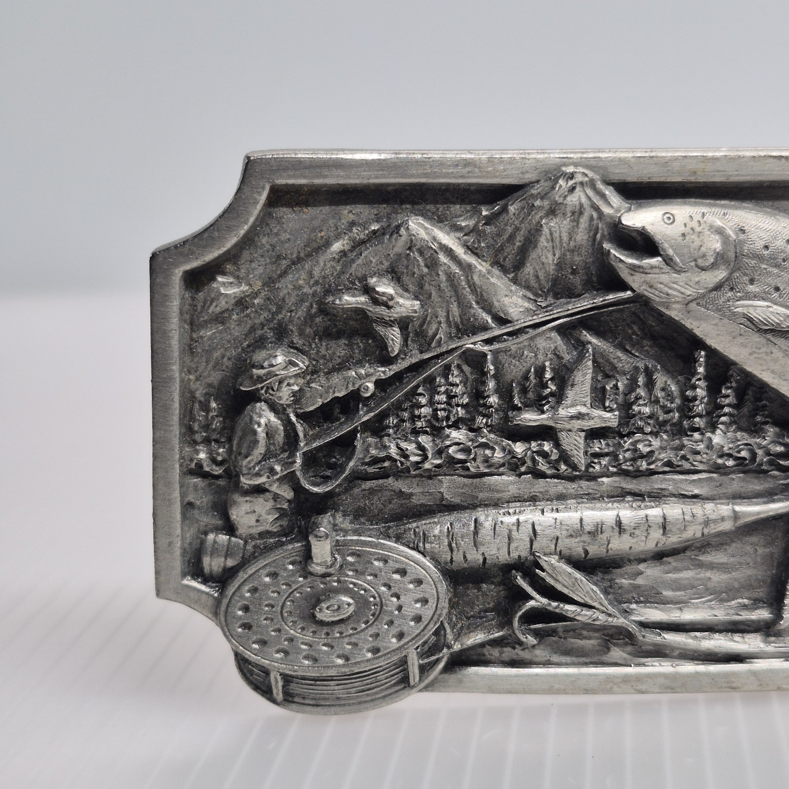 Siskiyou Buckle Co Fisherman Fishing Angler Oregon K-27 1983 Mountains Pewter